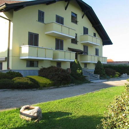 Albergo Residence Isotta Veruno Екстериор снимка