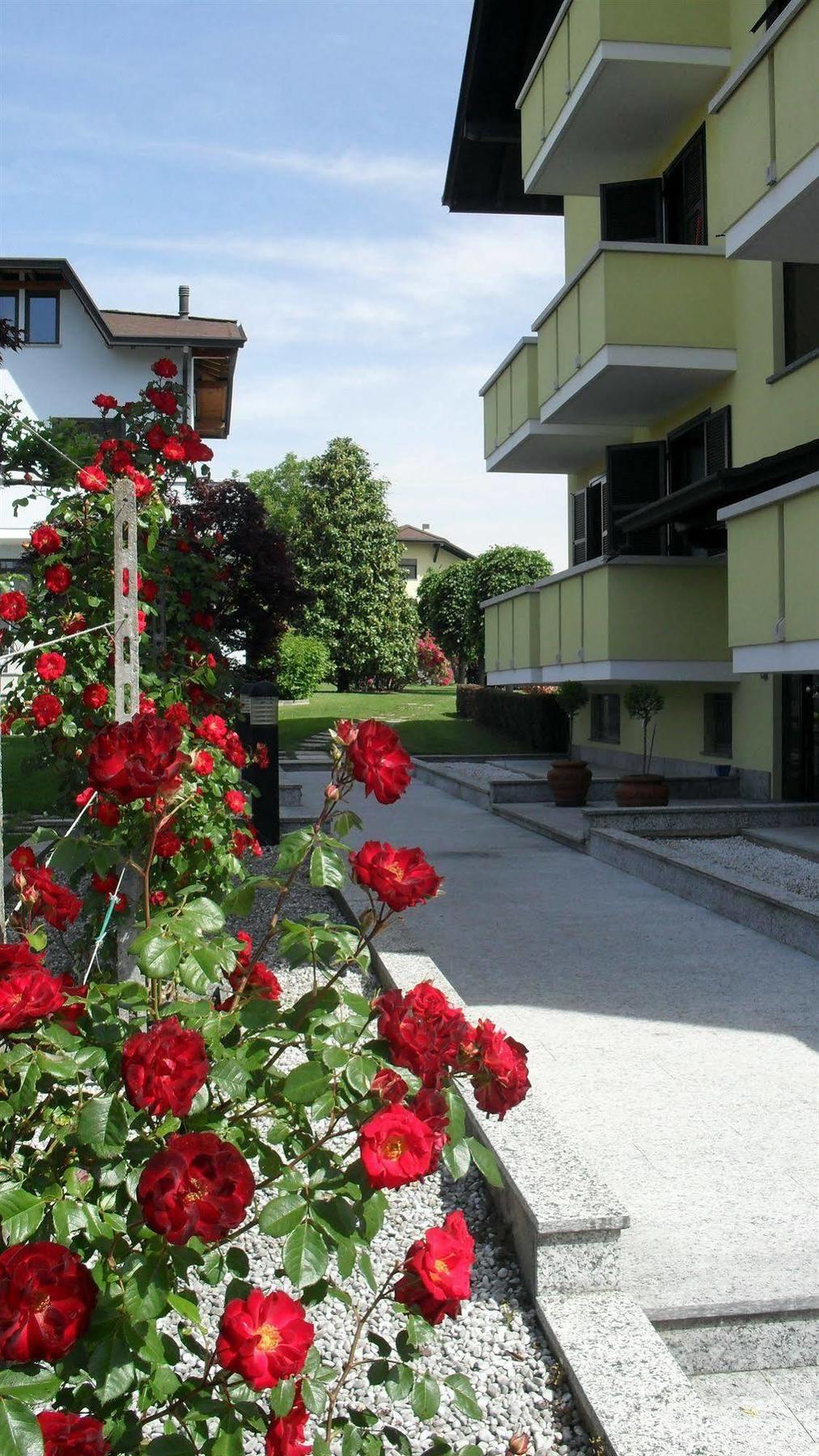 Albergo Residence Isotta Veruno Екстериор снимка