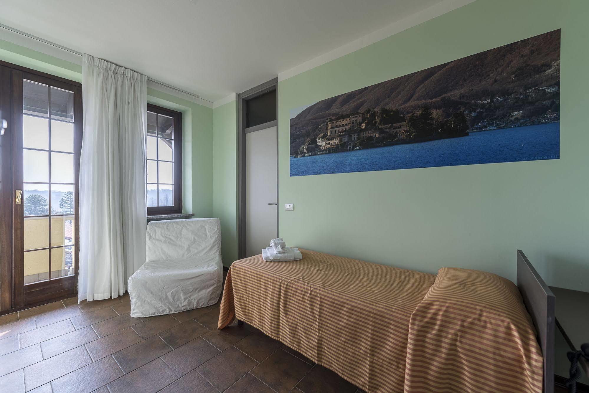 Albergo Residence Isotta Veruno Екстериор снимка